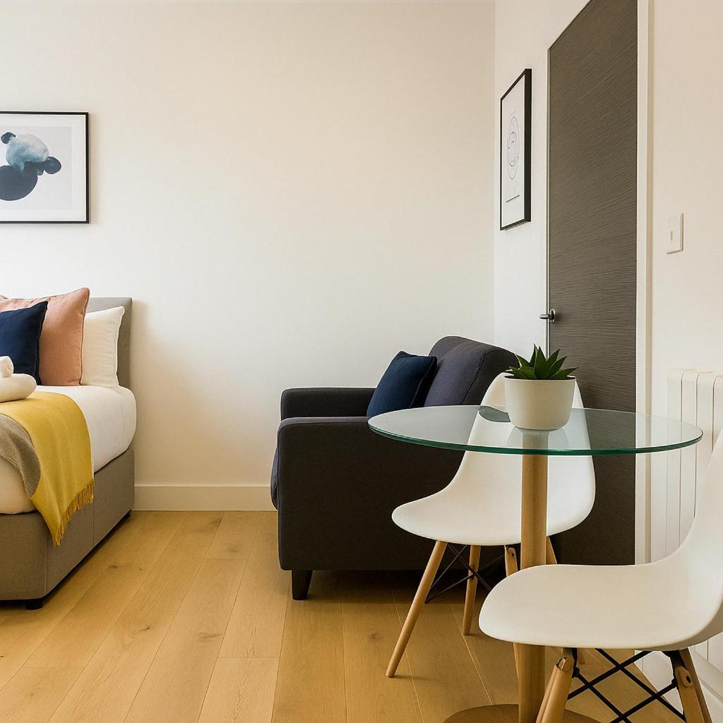 Bright Studio Flat - Walk To River Thames & Kingston Town Surbiton Kültér fotó