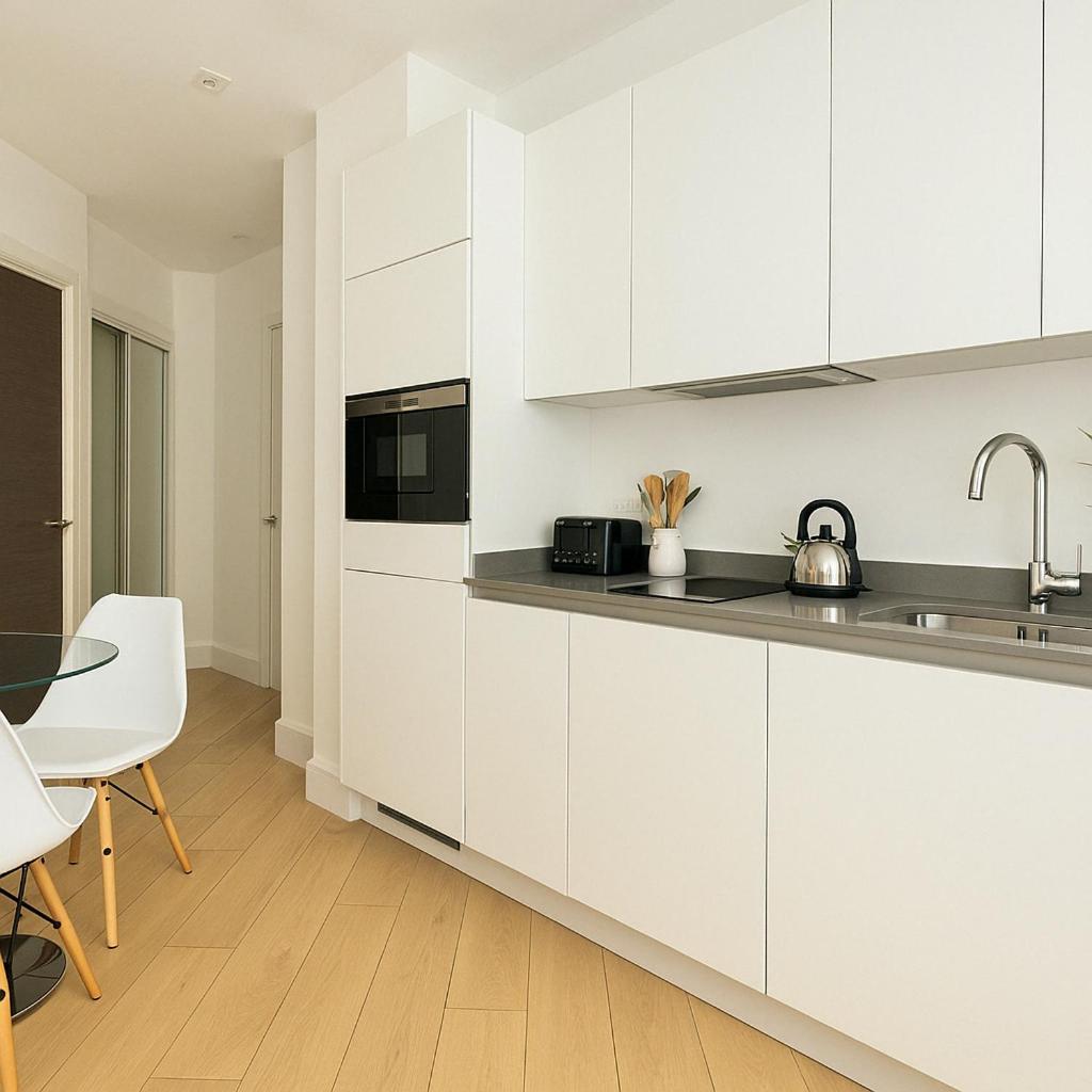 Bright Studio Flat - Walk To River Thames & Kingston Town Surbiton Kültér fotó